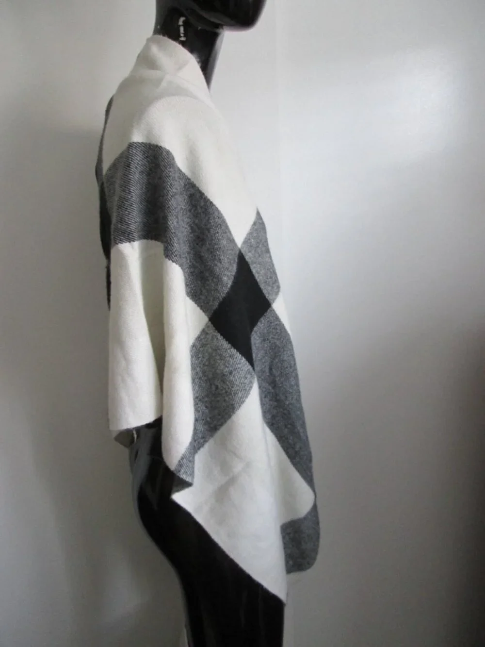 Betsey Johnson soft acrylic black white herringbone infinity scarf